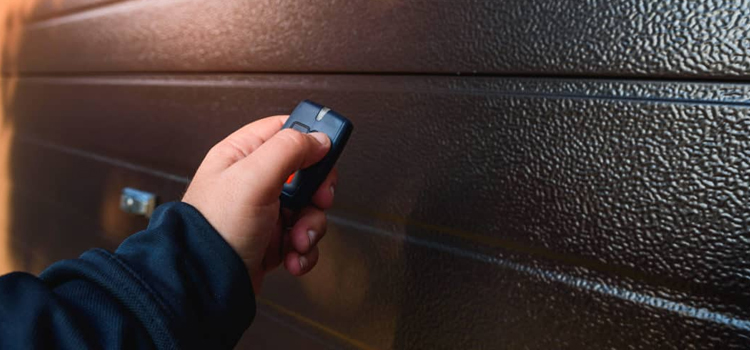 automatic door opener with remote control in Rancho San Diego