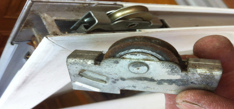 screen door roller repair in Rancho San Diego
